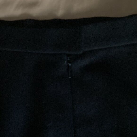 Authentic Chanel Black Wool Pencil Skirt Lined in Silk. Size 36/US 6. - Picture 4 of 6